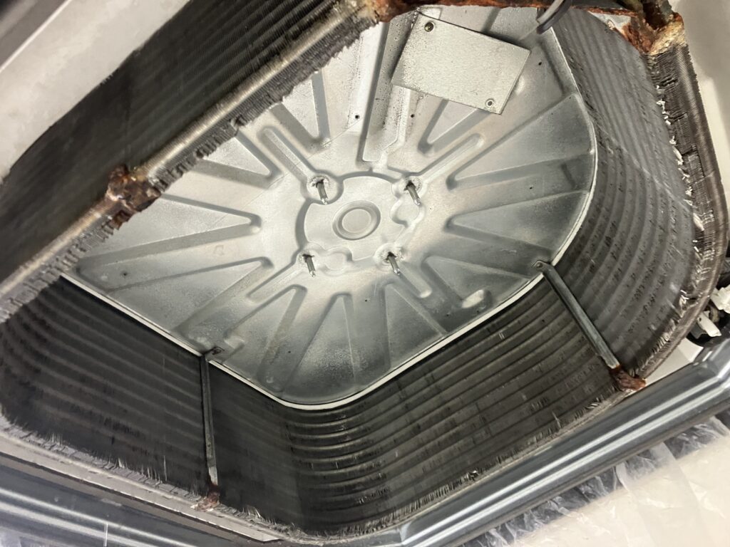 alt="天カセ４方向熱交換器（全体）洗浄前"